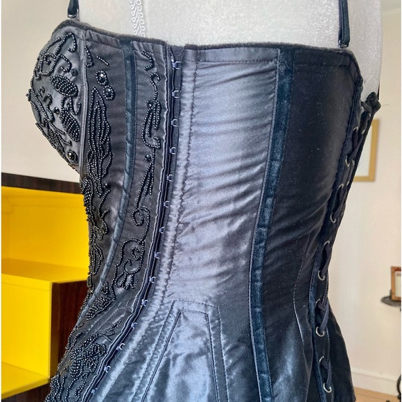 Victoria’s Secret Y2K Beaded Silk Corset - Picture 5 of 8